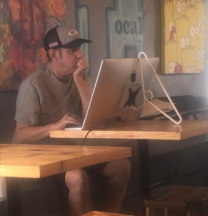 Illustration de l'article : 19 people who've learned the art of self-mockery