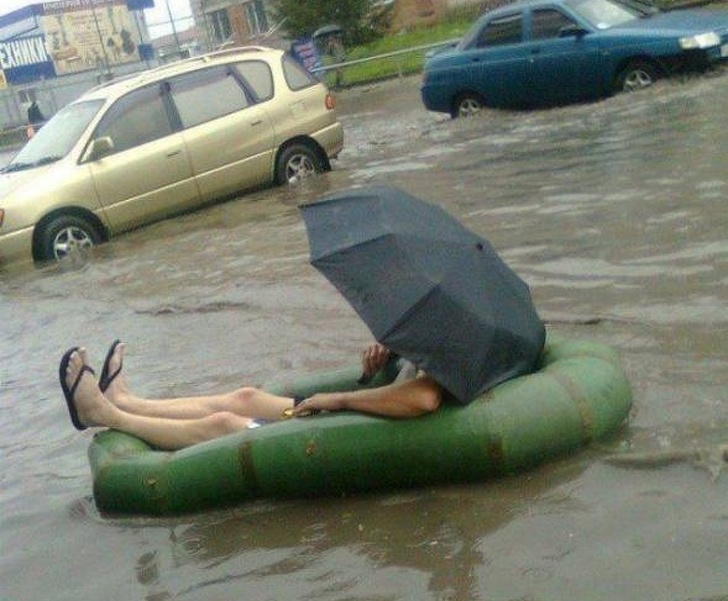 Illustration de l'article : 21 people who were snapped doing some pretty crazy stuff!