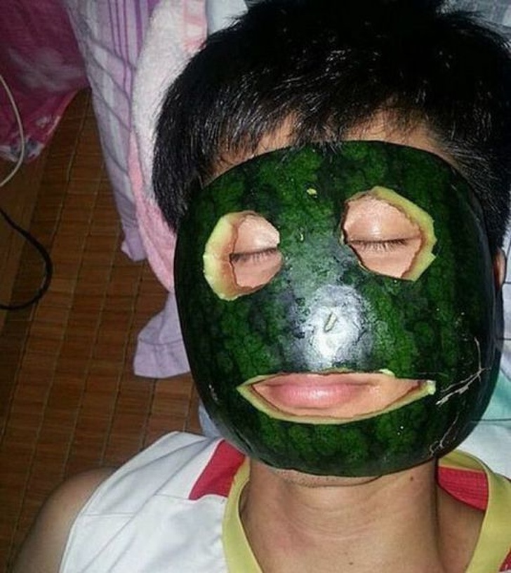 Illustration de l'article : 21 people who were snapped doing some pretty crazy stuff!