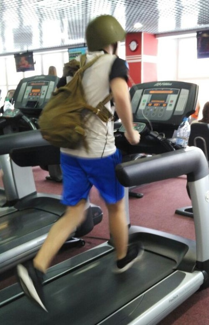 Illustration de l'article : 21 people who were snapped doing some pretty crazy stuff!