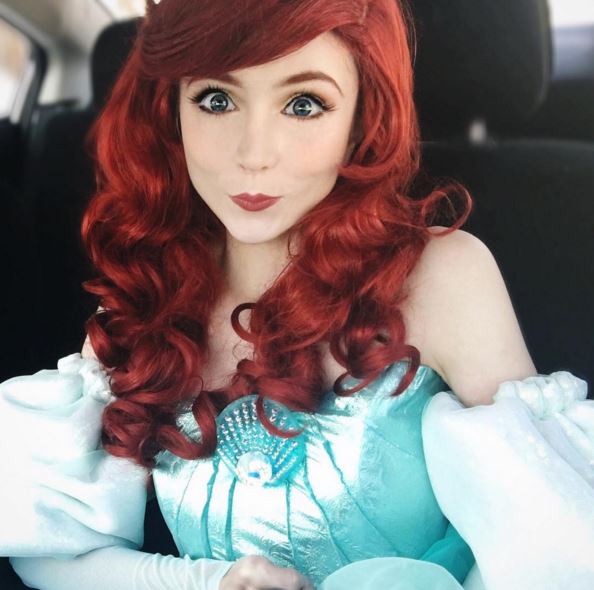 15 pictures of a girl who does everything to look like Disney ...