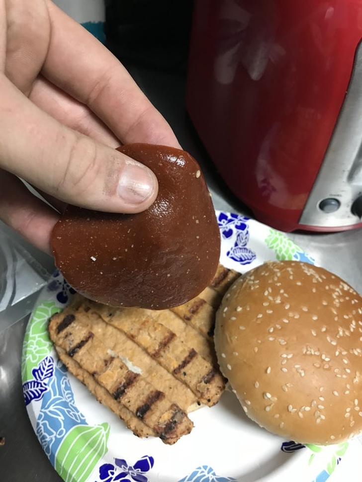 Illustration de l'article : 18 people who immortalized and shared their stomach-churning experience