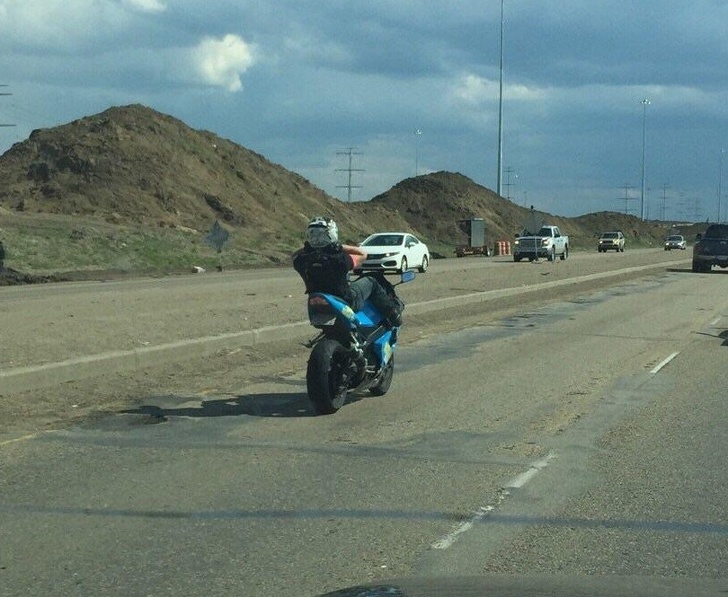 Illustration de l'article : 30 people snapped doing something completely out of the ordinary