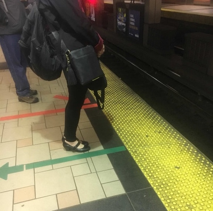 Illustration de l'article : 22 photos that show the strange behavior of some people