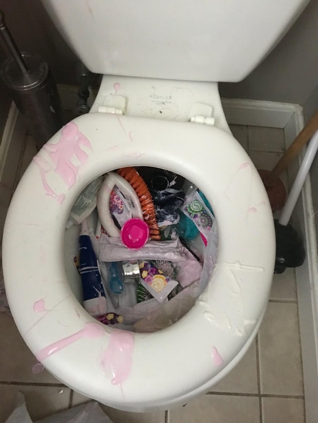 Illustration de l'article : 28 photos that show the trials and tribulations of being a parent