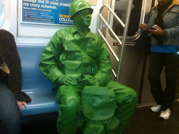 Illustration de l'article : 30 weird and funny sights on the subway