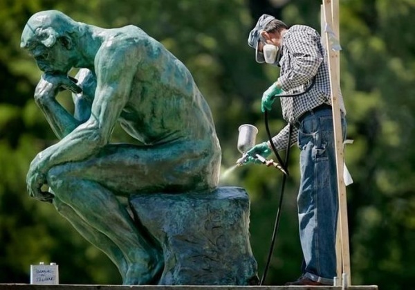 Illustration de l'article : 18 ways to have lots of fun with serious statues (and a building!)