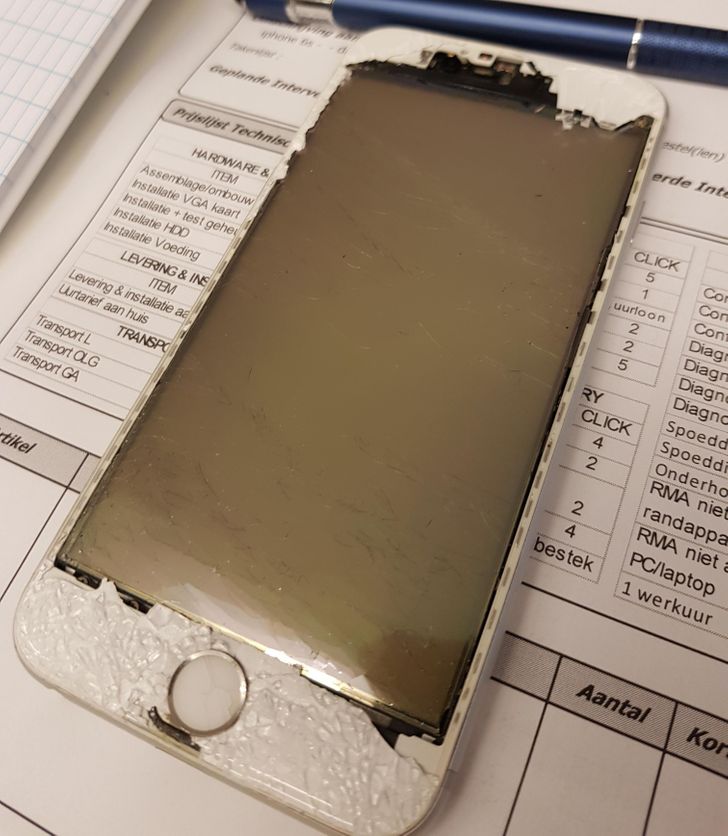 Illustration de l'article : 19 tech employees who almost pulled their hair out at work