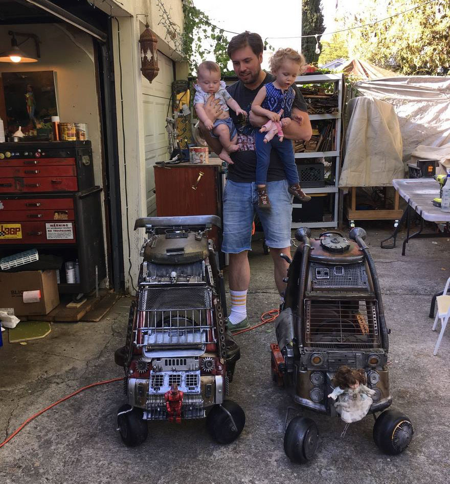 Illustration de l'article : A father turns his children's car toys into badass Mad Max vehicles