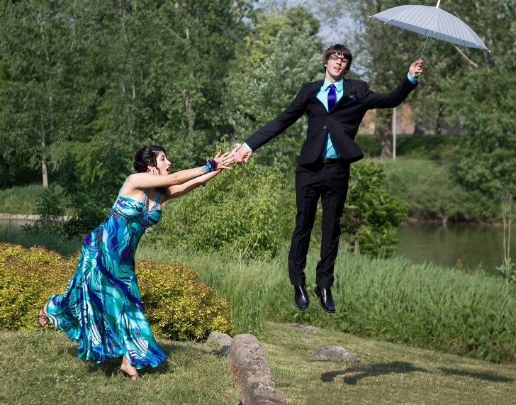 25 memorable prom night photos