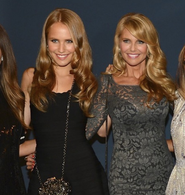 Illustration de l'article : 17 celebrity moms and daughters who could easily pass for sisters