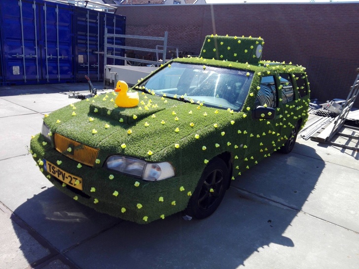 Illustration de l'article : 30 people snapped doing something completely out of the ordinary