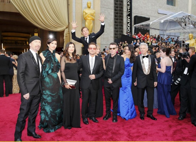 Illustration de l'article : 25 hilarious photos where the real action's going on the background!