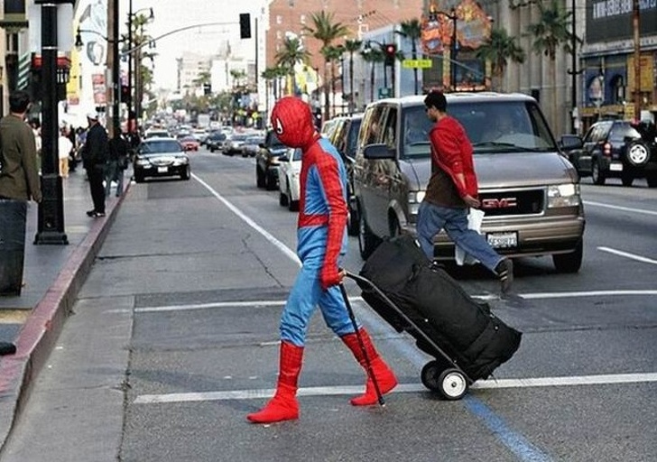 Illustration de l'article : 21 people who were snapped doing some pretty crazy stuff!