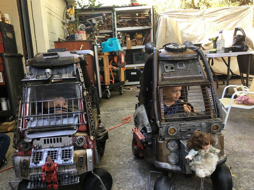 Illustration de l'article : A father turns his children's car toys into badass Mad Max vehicles