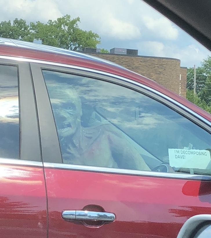 Illustration de l'article : 30 people snapped doing something completely out of the ordinary