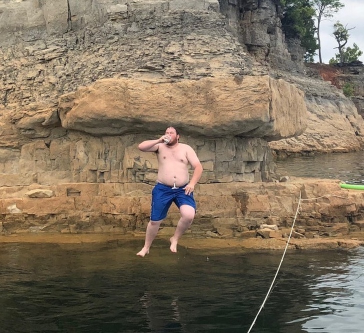 Illustration de l'article : 30 people snapped doing something completely out of the ordinary