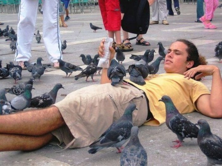 Illustration de l'article : 21 people who were snapped doing some pretty crazy stuff!